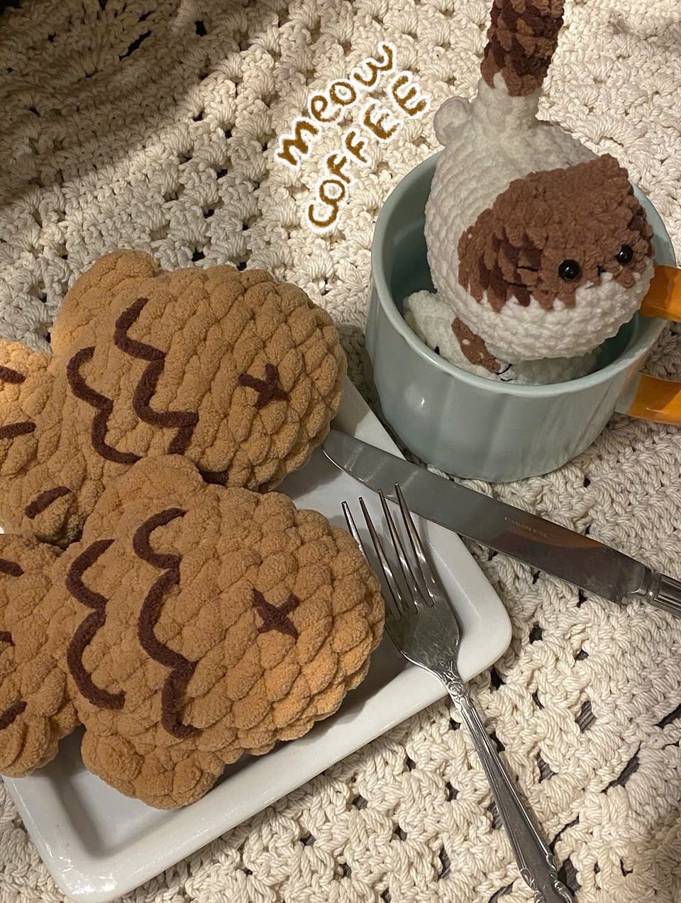 cá taiyaki và mèo cà phê